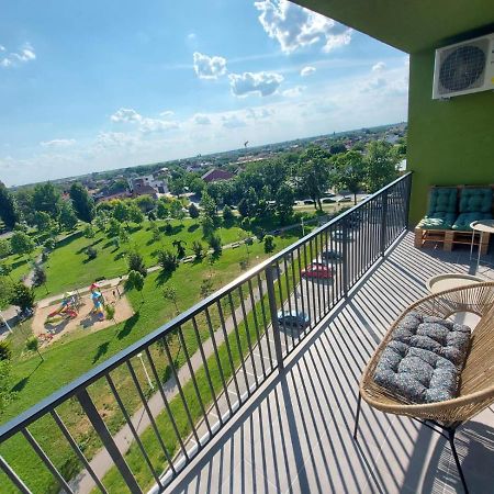 Panoramic Apartments Oradea Buitenkant foto