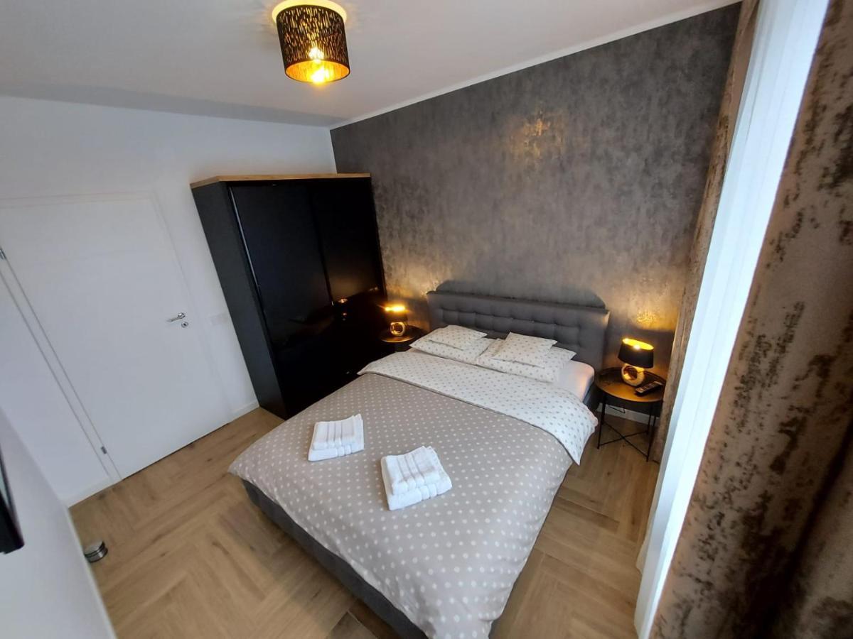 Panoramic Apartments Oradea Buitenkant foto