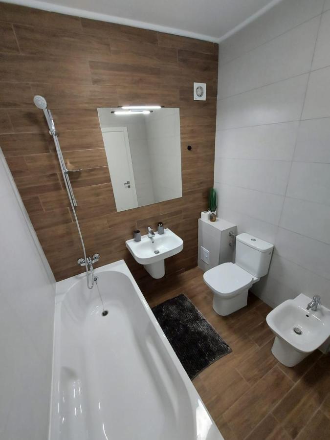 Panoramic Apartments Oradea Buitenkant foto