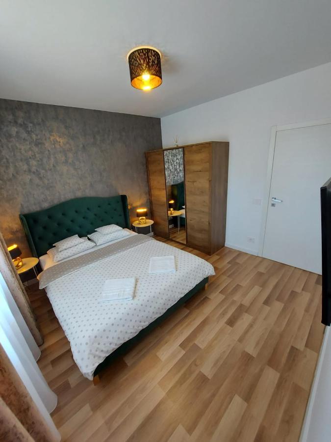 Panoramic Apartments Oradea Buitenkant foto